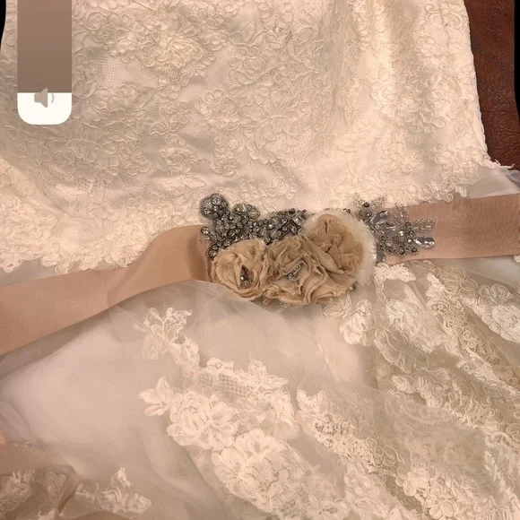 Essense of Australia Wedding Dress D1410 - Picture 7 of 11